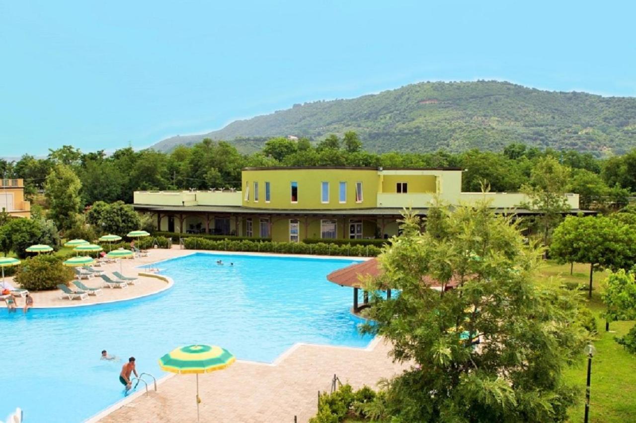 Pizzo Beach Club Apartment Exterior photo