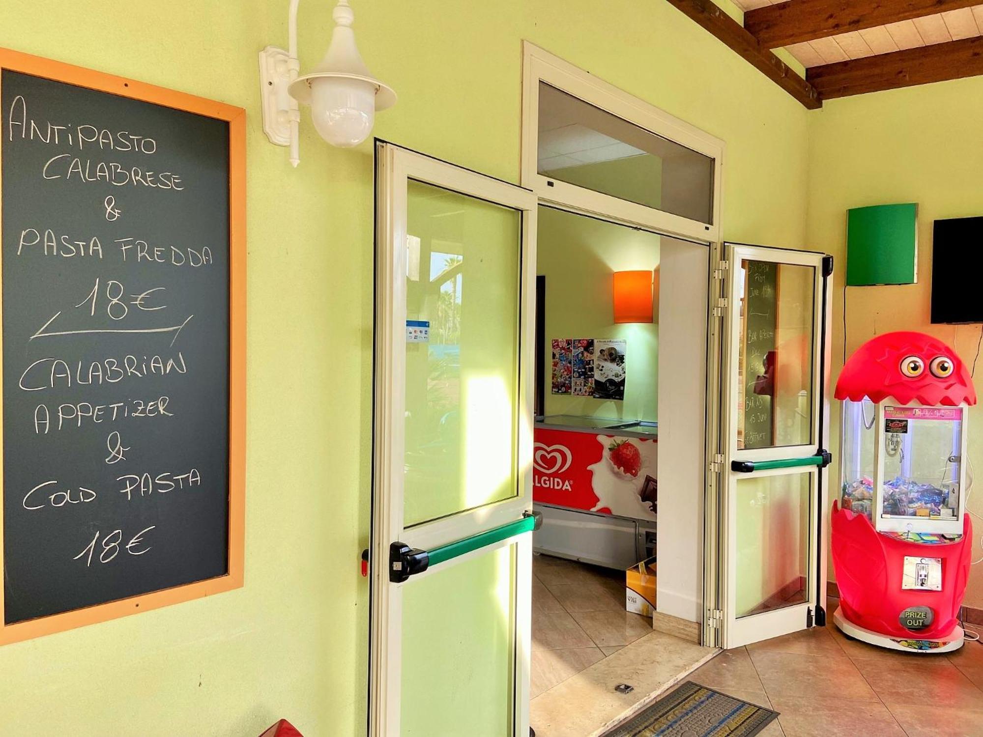 Pizzo Beach Club Apartment Exterior photo