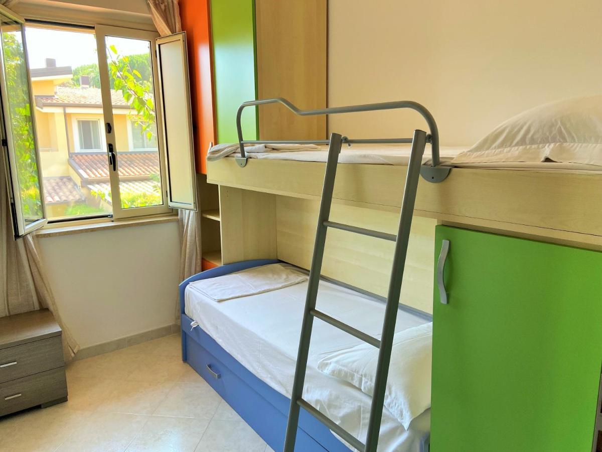 Pizzo Beach Club Apartment Room photo