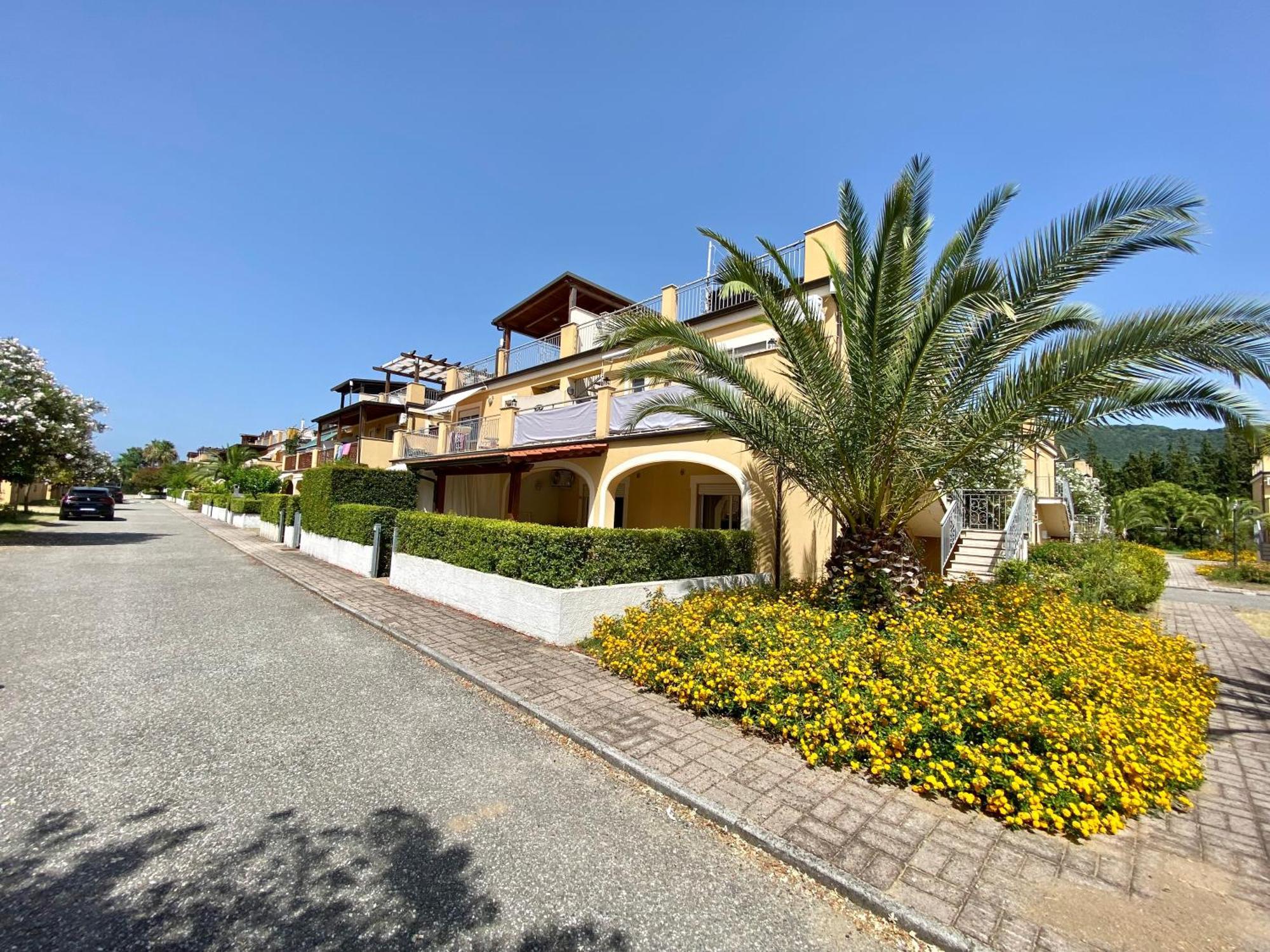 Pizzo Beach Club Apartment Room photo